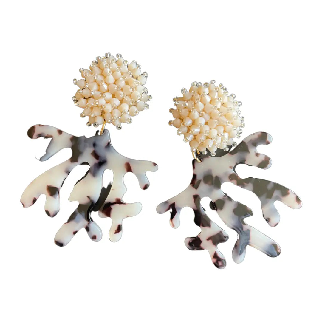 Load image into Gallery viewer, Tortoiseshell Coral Cluster Earrings
